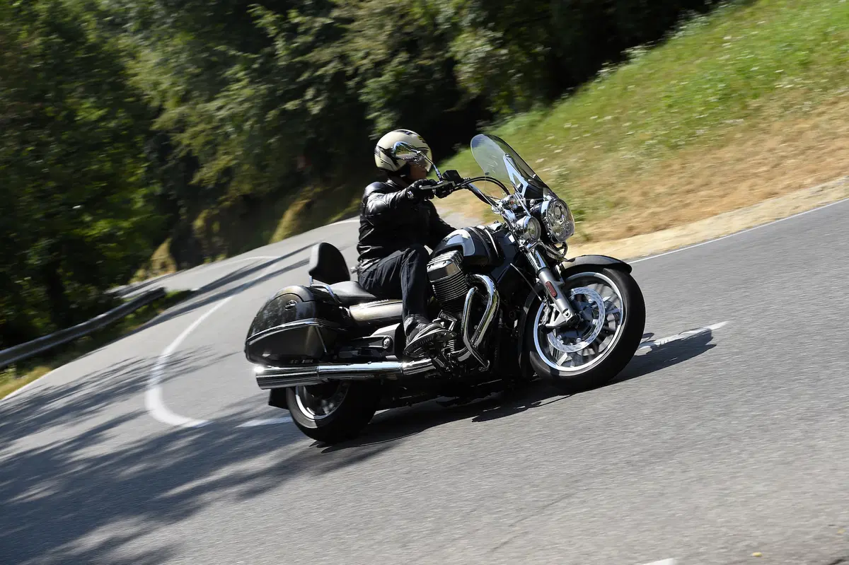 Moto Guzzi California 1400 Touring SE (8)