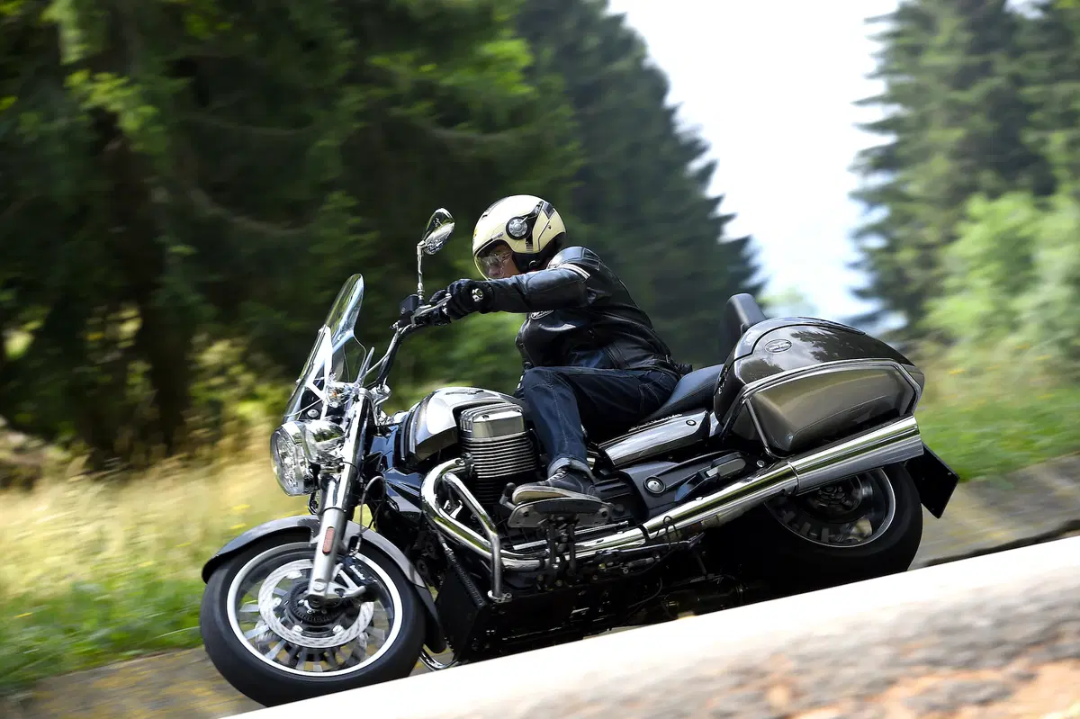 Moto Guzzi California 1400 Touring SE (9)