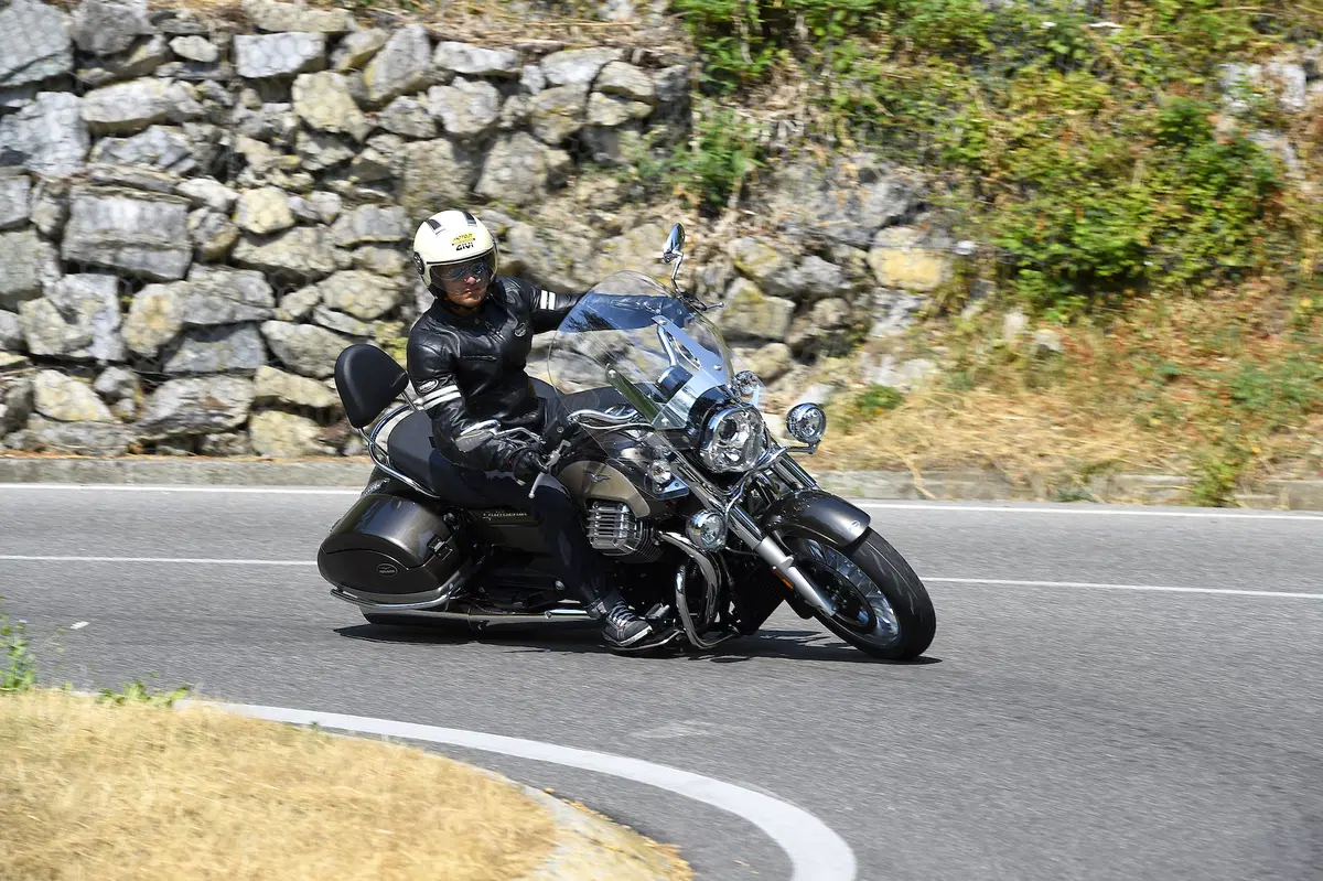 Moto Guzzi California 1400 Touring SE (10)
