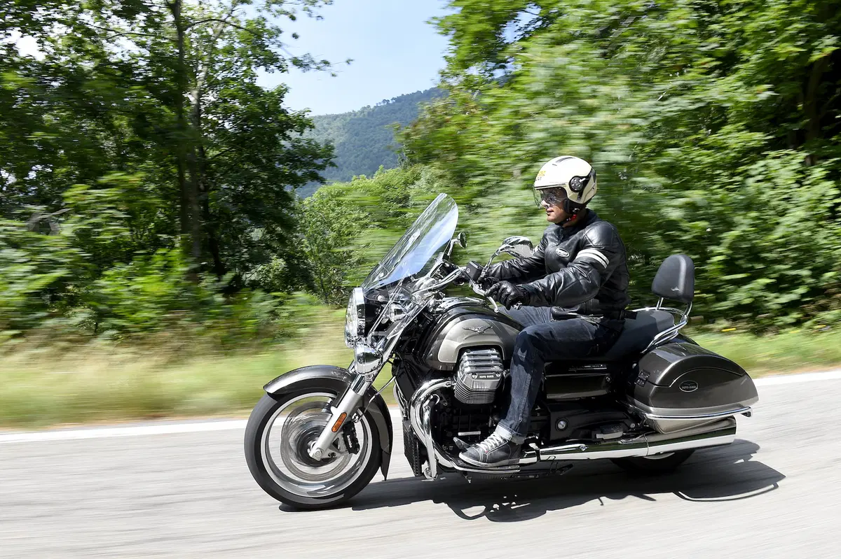 Moto Guzzi California 1400 Touring SE (11)