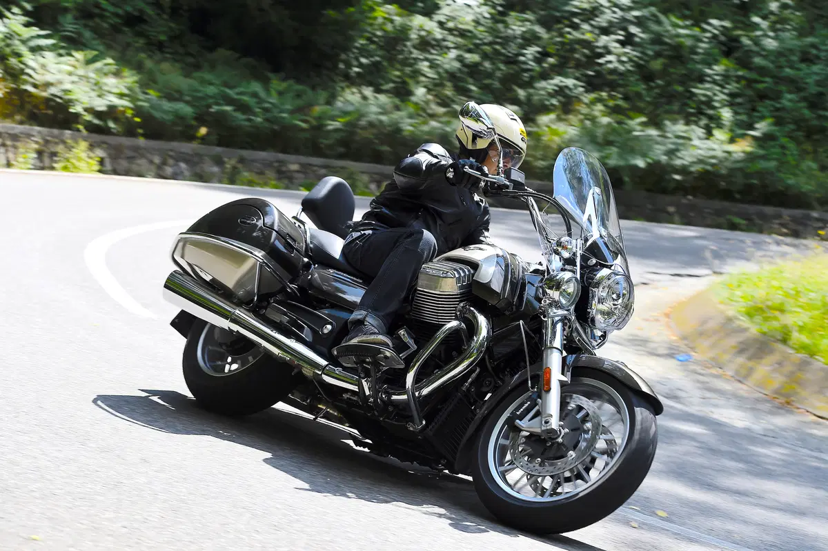 Moto Guzzi California 1400 Touring SE (14)