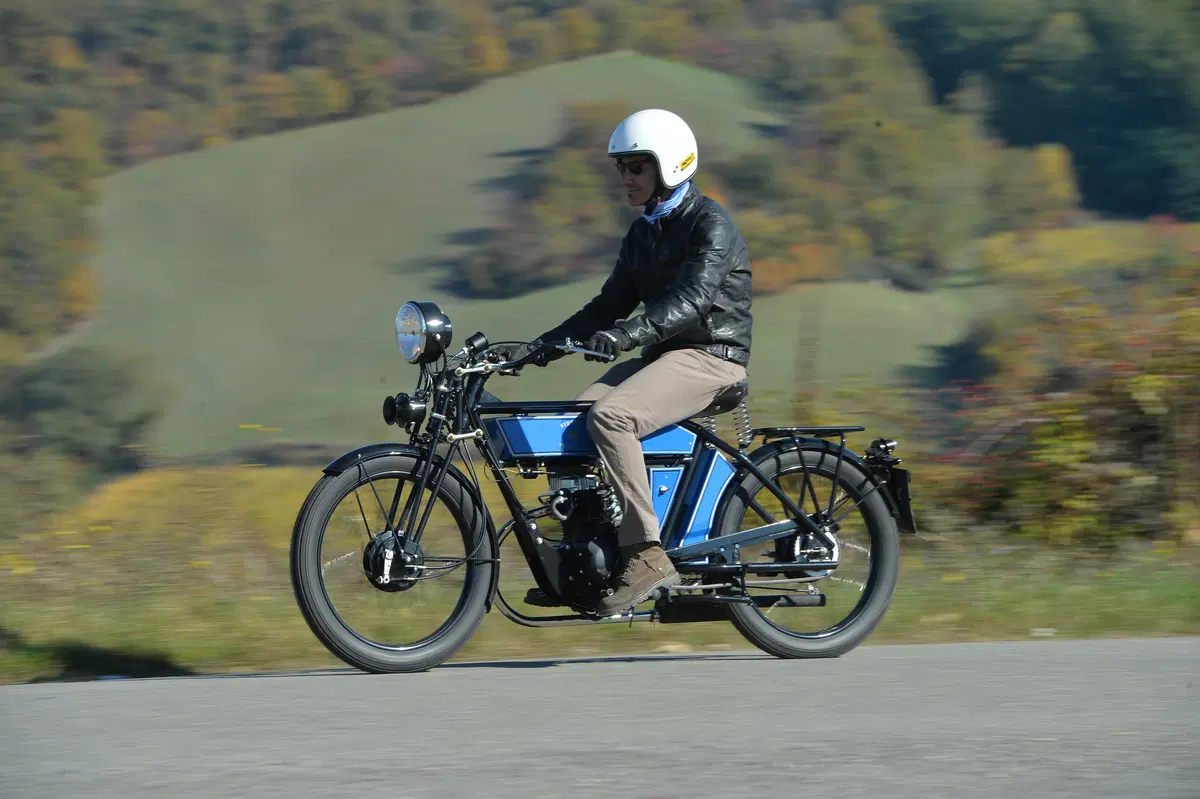 Black Douglas Sterling Autocycle. Salto nel passato (3)