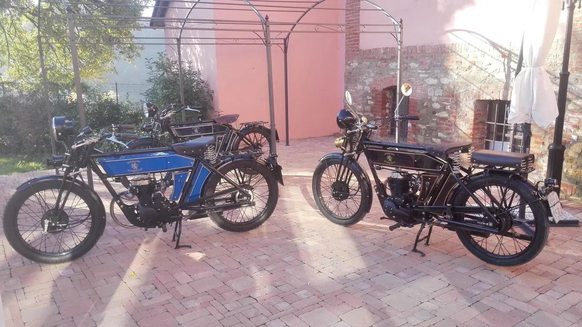 Black Douglas Sterling Autocycle. Salto nel passato (8)