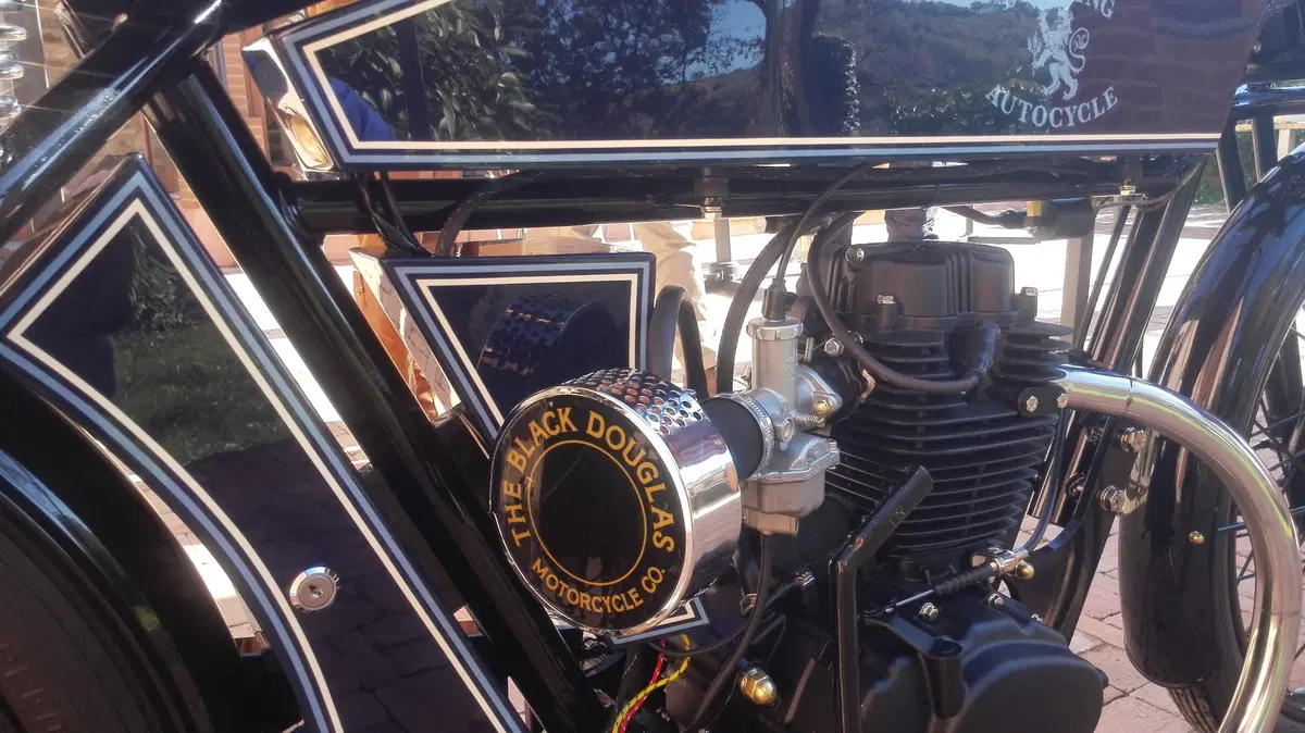 Black Douglas Sterling Autocycle. Salto nel passato (10)