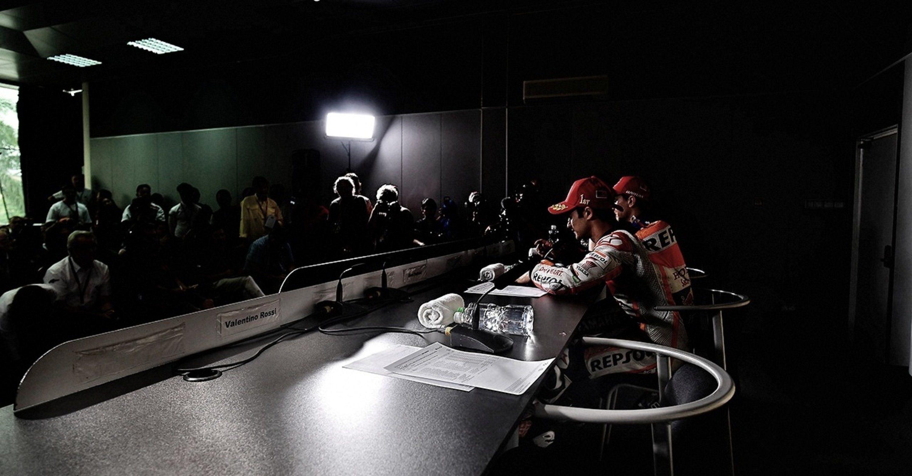MotoGP, Valencia 2015. Conferenza del gioved&igrave; annullata. I piloti riuniti a porte chiuse
