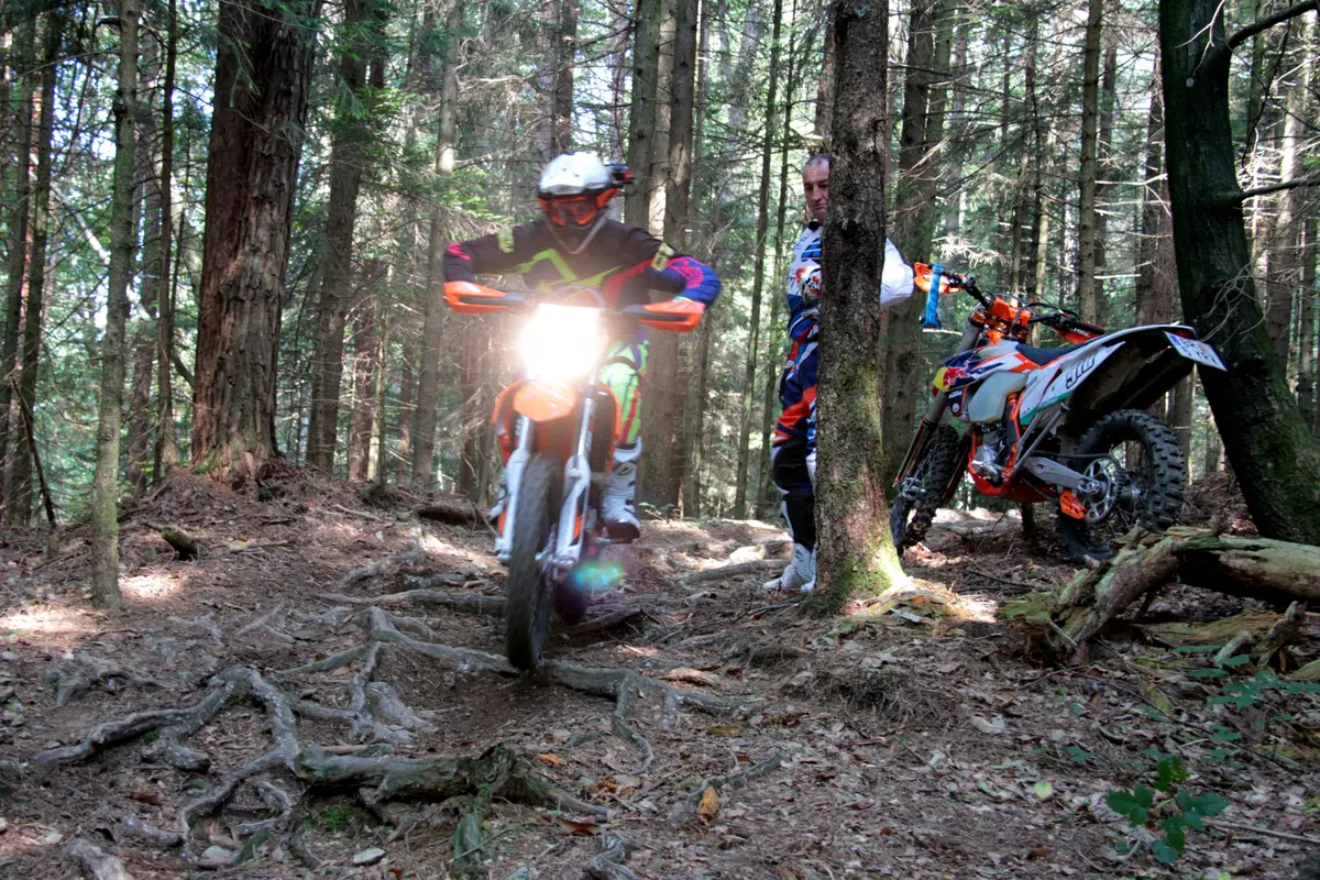 Lezioni di enduro con Gio Sala: gli ostacoli naturali (4)