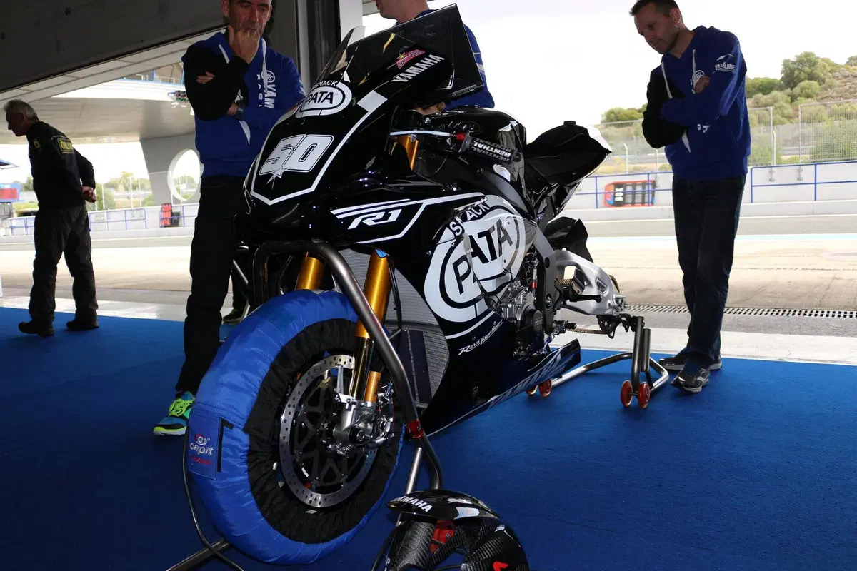 Test SBK Jerez. Le prime foto della Yamaha R1 2016