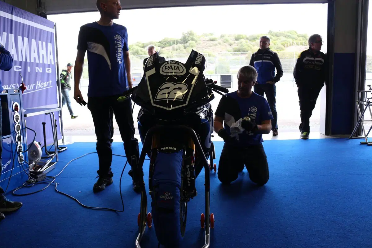 Test SBK Jerez. Le prime foto della Yamaha R1 2016 (3)