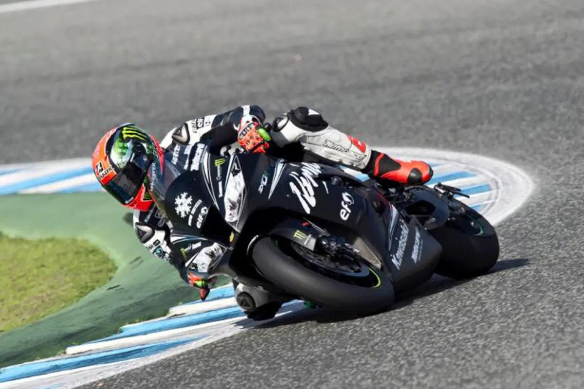 SBK. Sykes come Iannone: scontro con un gabbiano durante i test di Jerez (5)