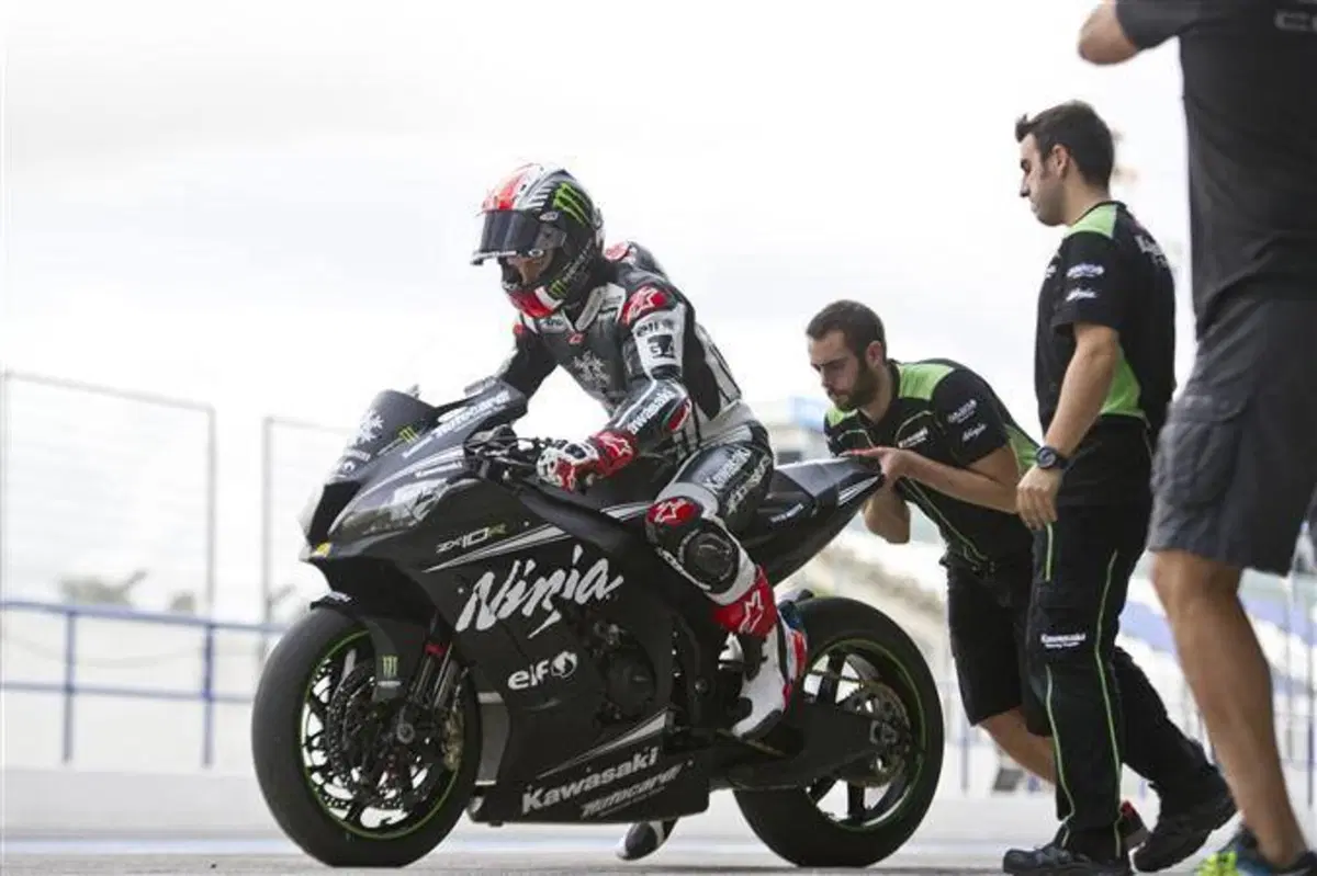 SBK. Sykes come Iannone: scontro con un gabbiano durante i test di Jerez (7)