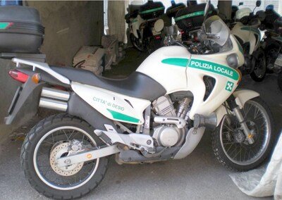 Le Belle e possibili di Moto.it: Honda Transalp 650 Polizia Locale