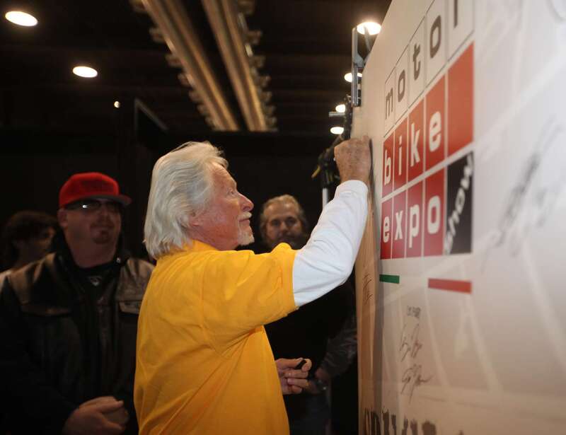 Arlen Ness, presente personalmente alla fiera nel 2011