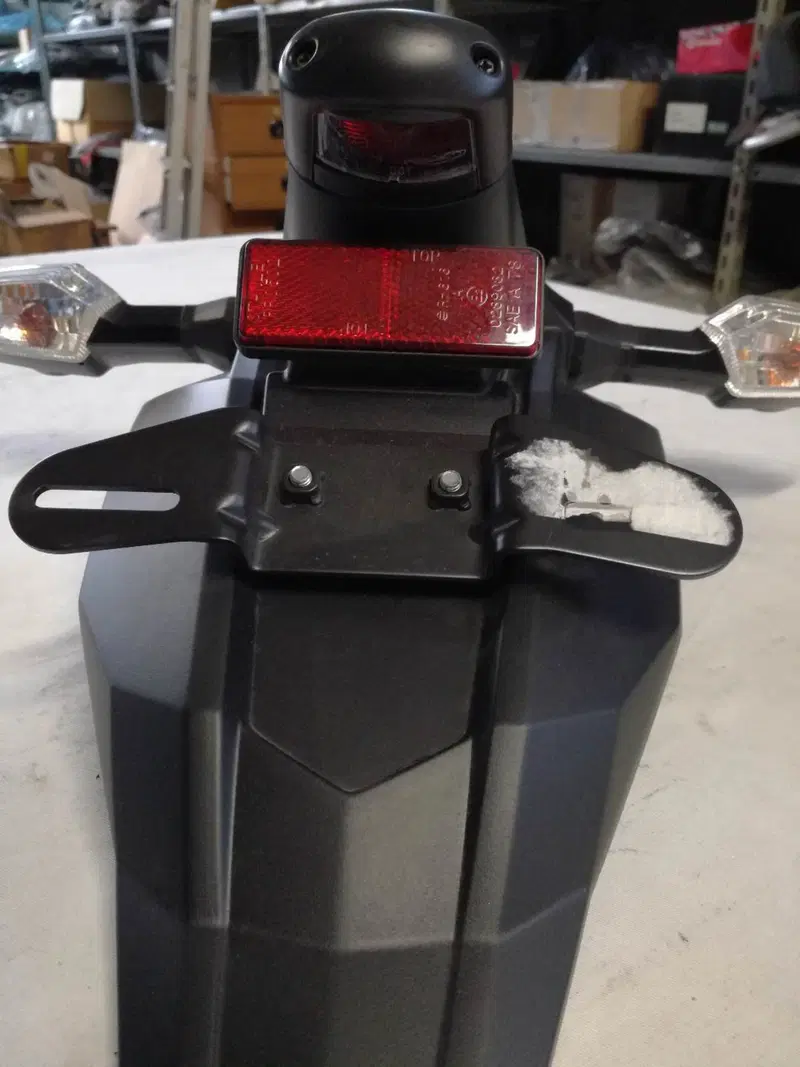 Portatarga originale Kawasaki Z800 (2)