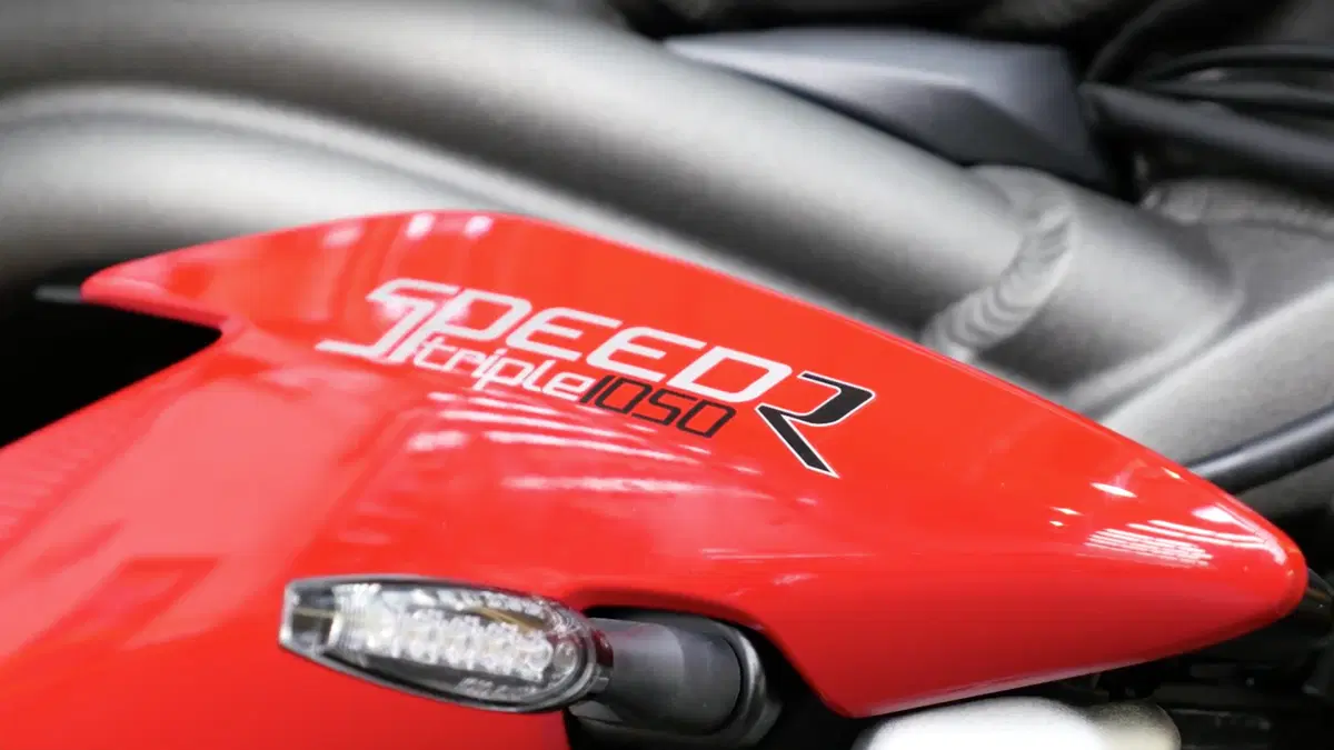 Video esclusivo: Triumph Speed Triple R e S 2016 (3)
