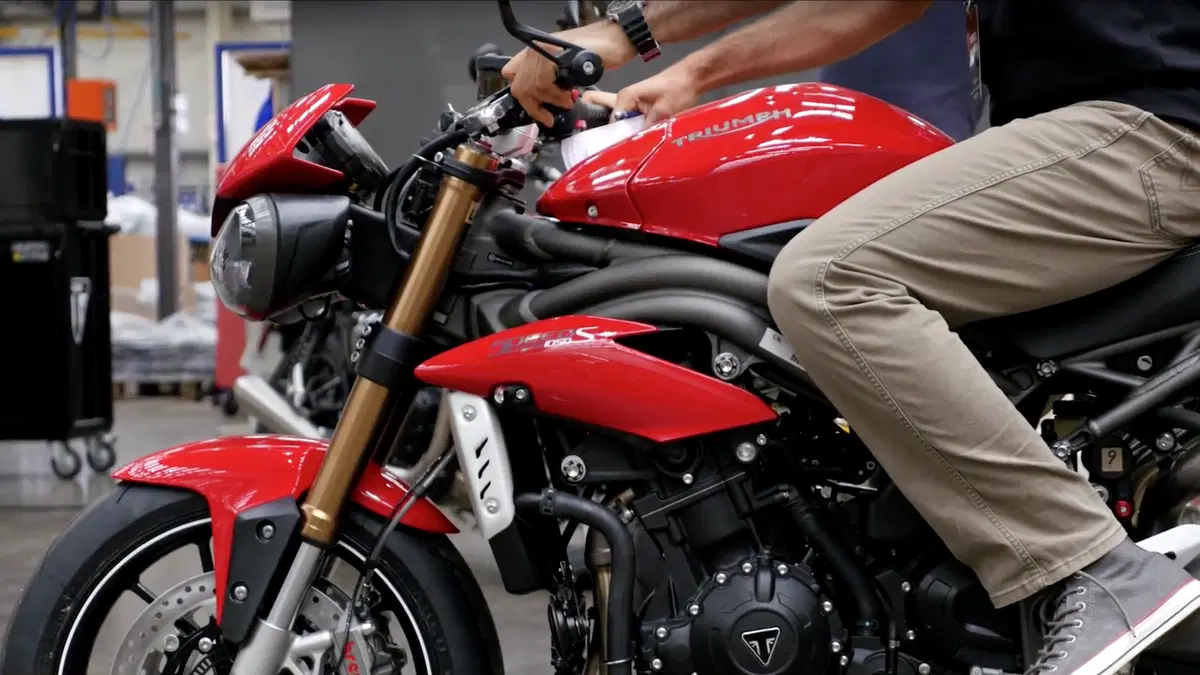 Video esclusivo: Triumph Speed Triple R e S 2016 (2)