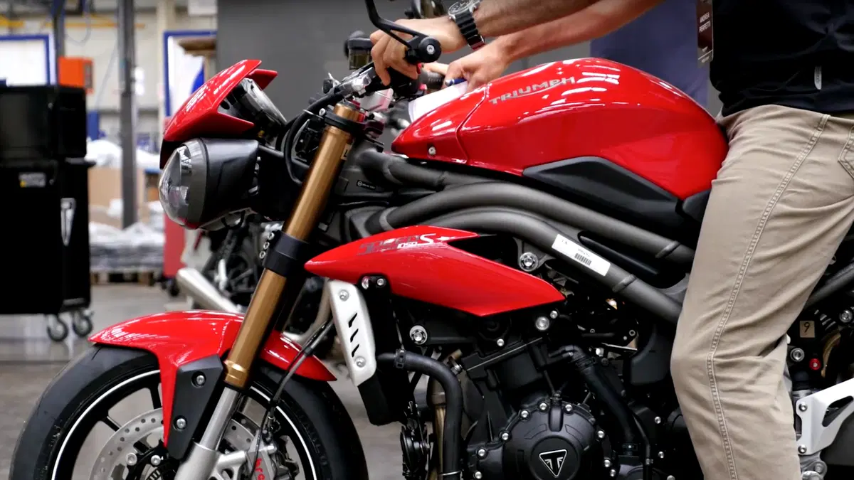 Video esclusivo: Triumph Speed Triple R e S 2016 (4)