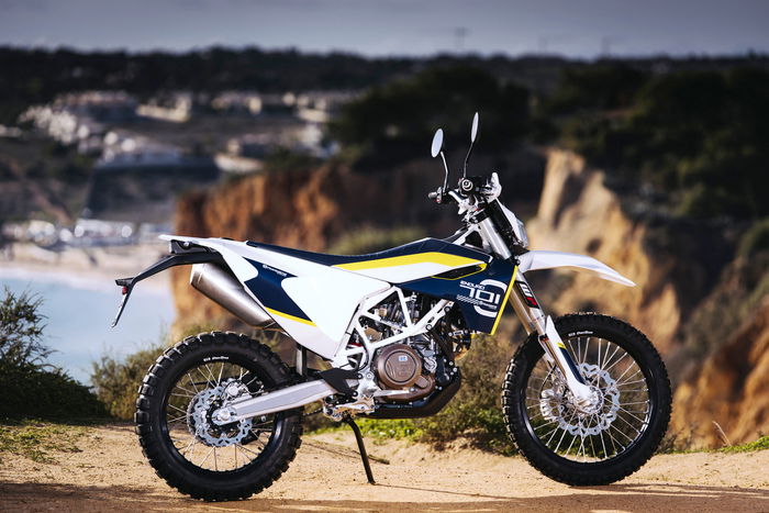 La 701 Enduro ha una livrea elegante e finiture molto curate