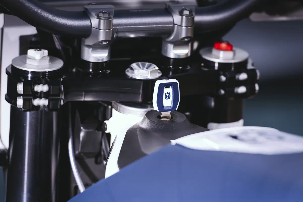 Husqvarna 701 Supermoto  (19)