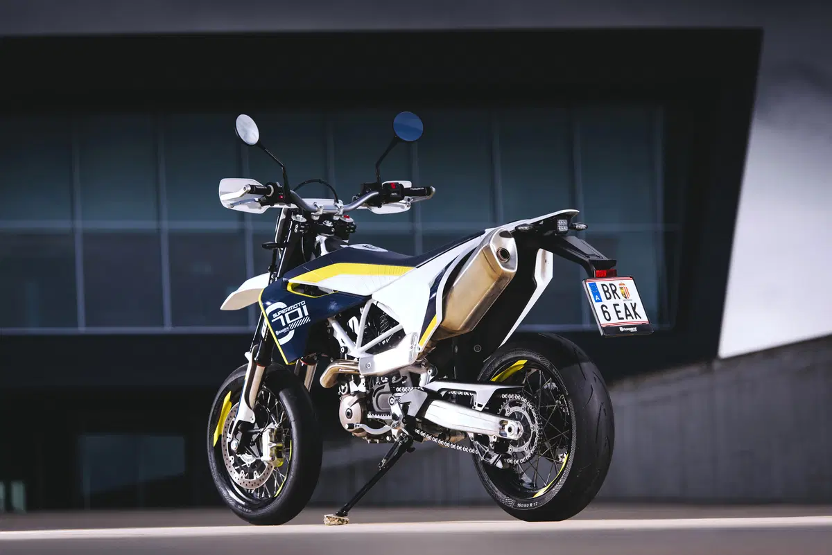 Husqvarna 701 Supermoto  (13)