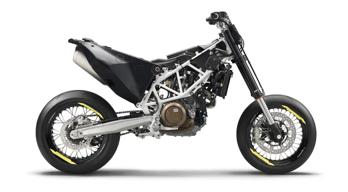 Husqvarna 701 Supermoto  (24)