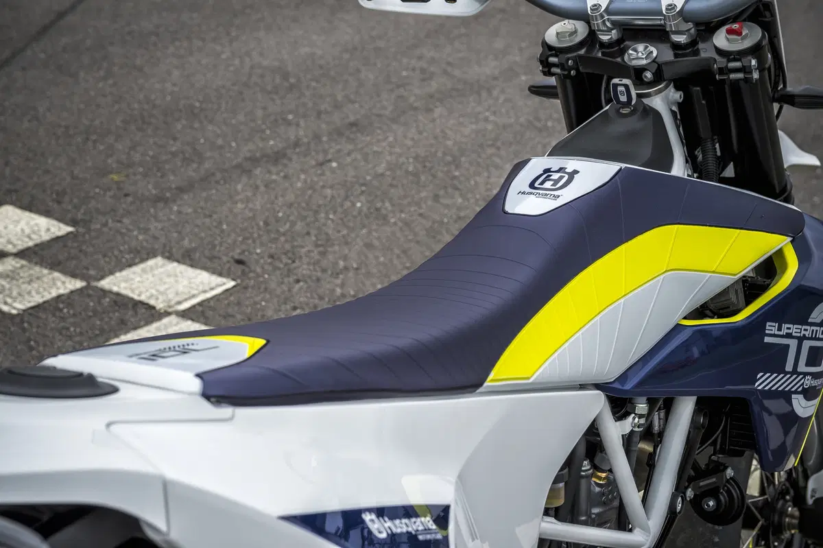 Husqvarna 701 Supermoto  (21)