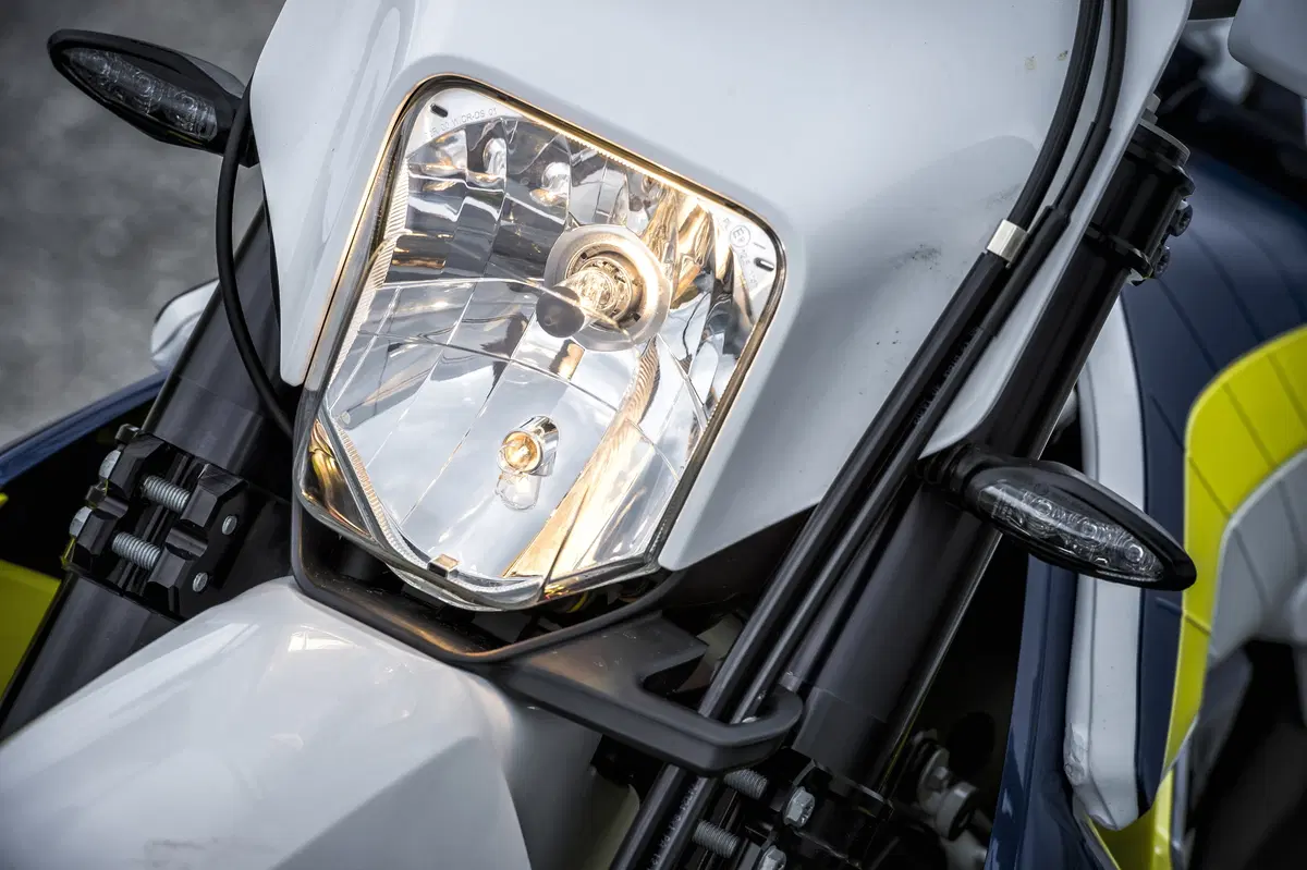 Husqvarna 701 Supermoto  (16)
