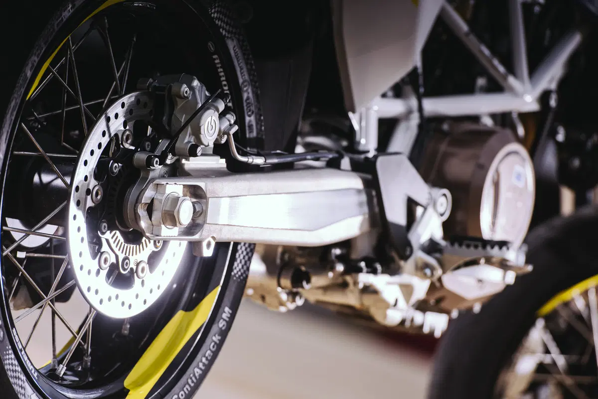 Husqvarna 701 Supermoto  (22)