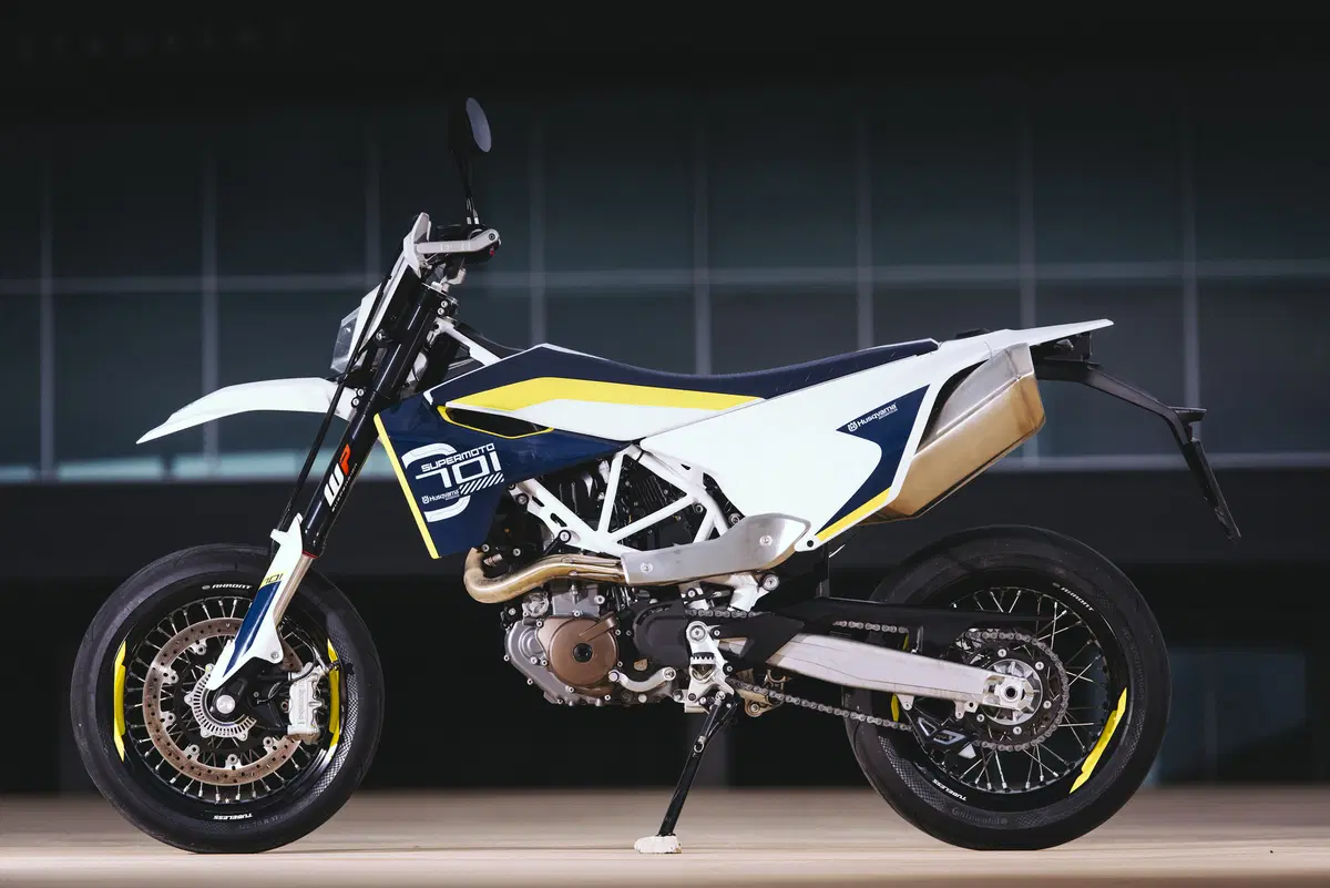 Husqvarna 701 Supermoto  (25)