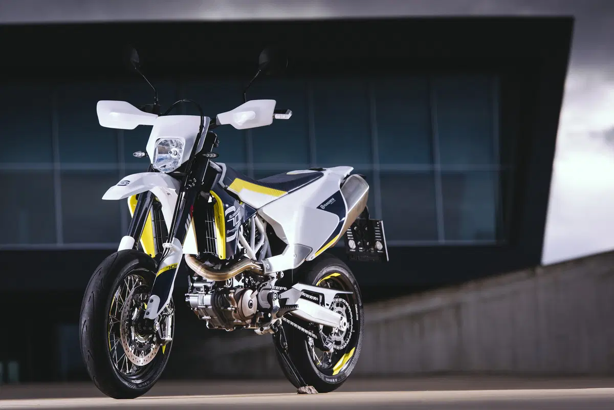 Husqvarna 701 Supermoto  (26)