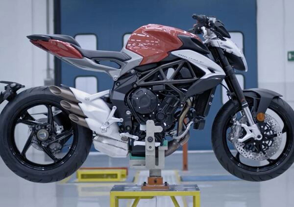 MV Agusta Brutale 800 2016: anteprima esclusiva