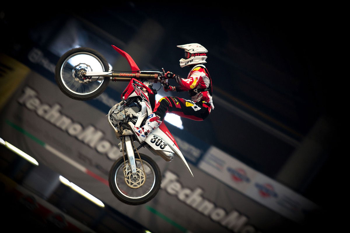 Supercross Genova 2015 Le foto più spettacolari Motocross Moto.it