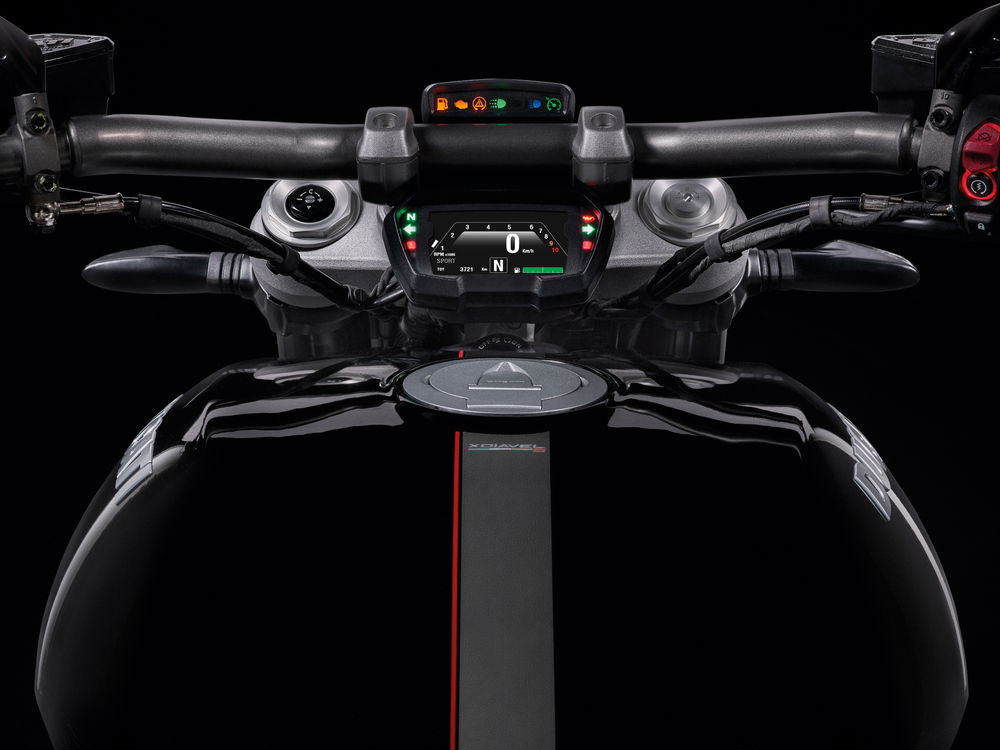 Il doppio blocco strumentazione di XDiavel