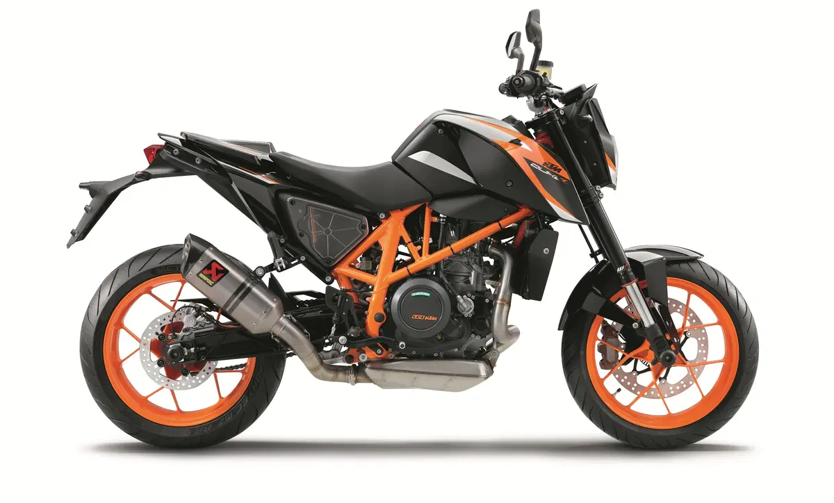 EICMA 2015: KTM 690 Duke R USTIGALACRAPOVIC (10)