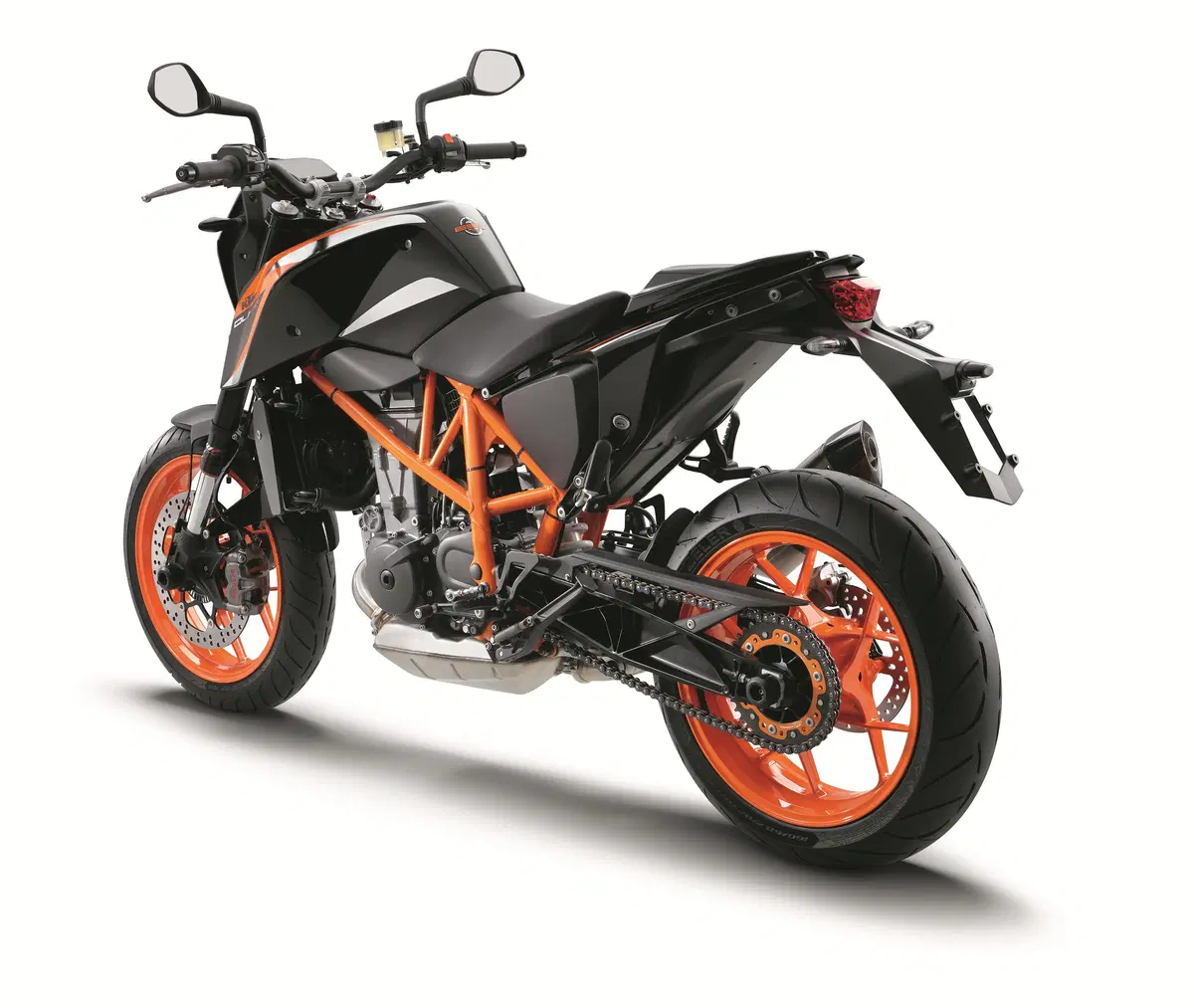 EICMA 2015: KTM 690 Duke R USTIGALACRAPOVIC (7)