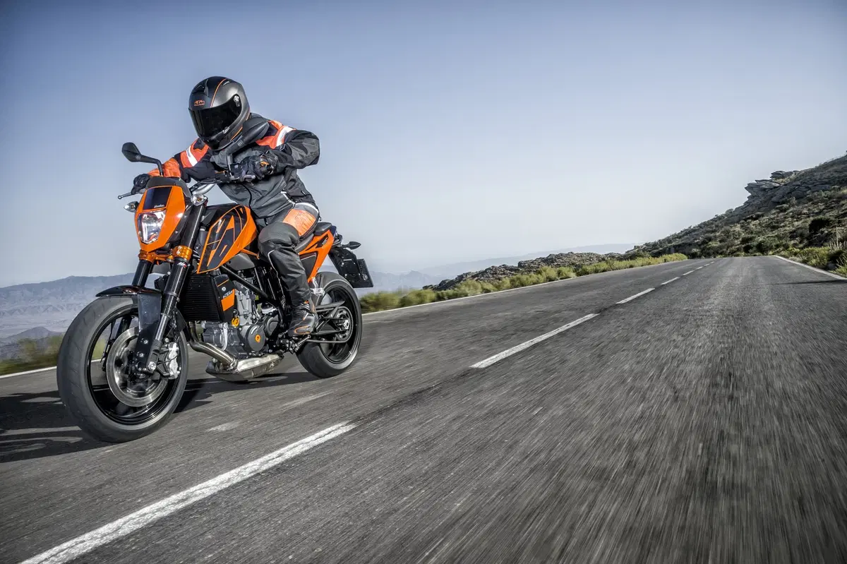 EICMA 2015: KTM 690 Duke IMPENNAAGUARDARLA (6)