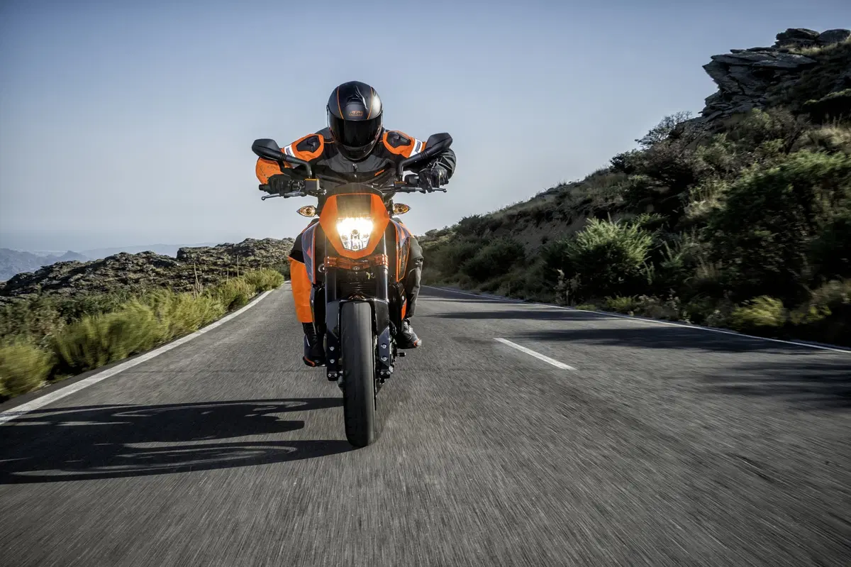 EICMA 2015: KTM 690 Duke IMPENNAAGUARDARLA (4)