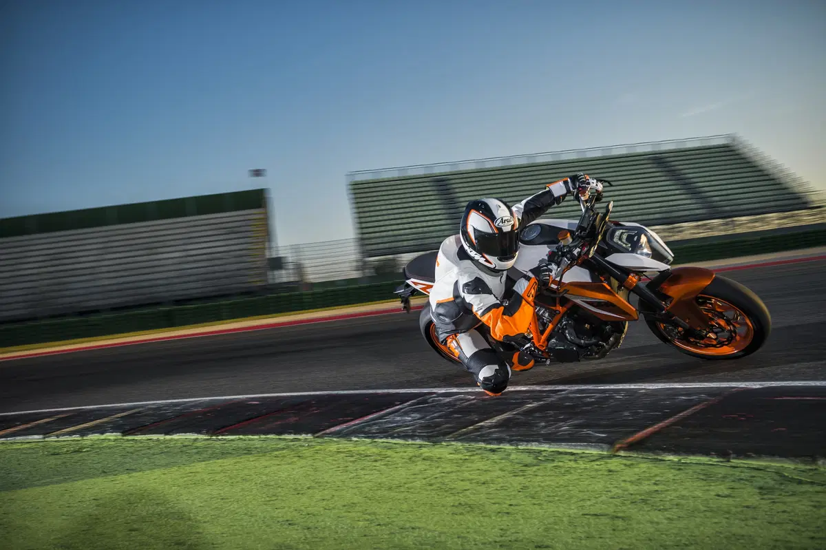 EICMA 2015: KTM 1290 Super Duke R Special Edition (10)