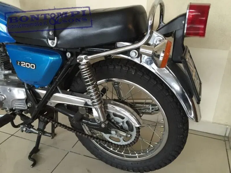 Kawasaki Z200 (5)