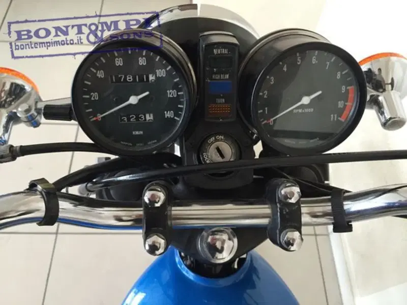 Kawasaki Z200 (3)