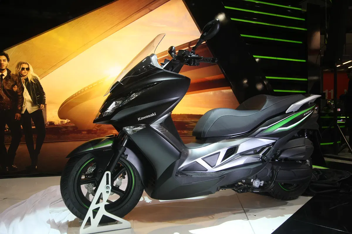 EICMA 2015: Kawasaki J125 CIMANCAVA (2)