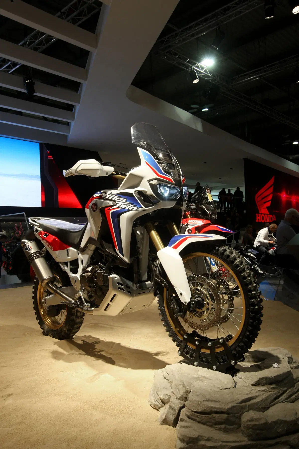 EICMA 2015: Honda Africa Twin Adventure Sports Concept (7)