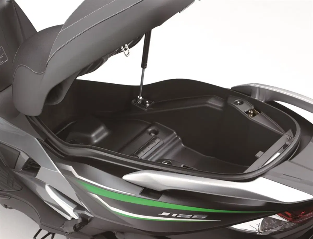 Kawasaki J 125 J 125 ABS (2016) (9)