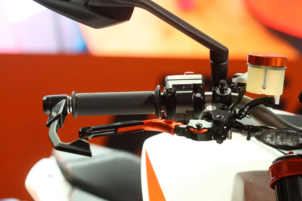 EICMA 2015: KTM 1290 Super Duke R Special Edition (4)