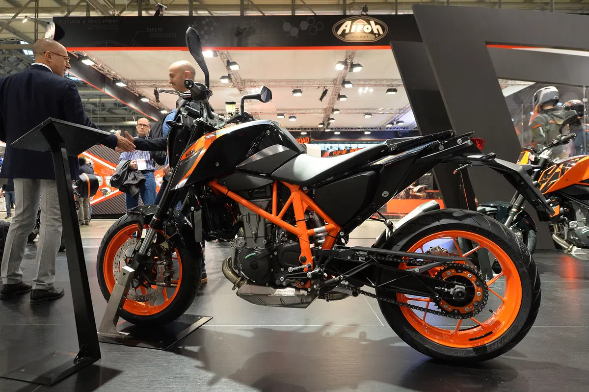 EICMA 2015: KTM 690 Duke R USTIGALACRAPOVIC (3)