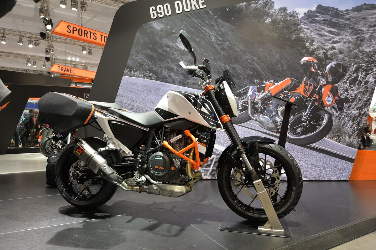 EICMA 2015: KTM 690 Duke IMPENNAAGUARDARLA (2)