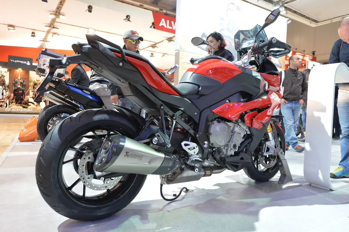 EICMA 2015: nuove colorazioni per la BMW S1000XR (2)