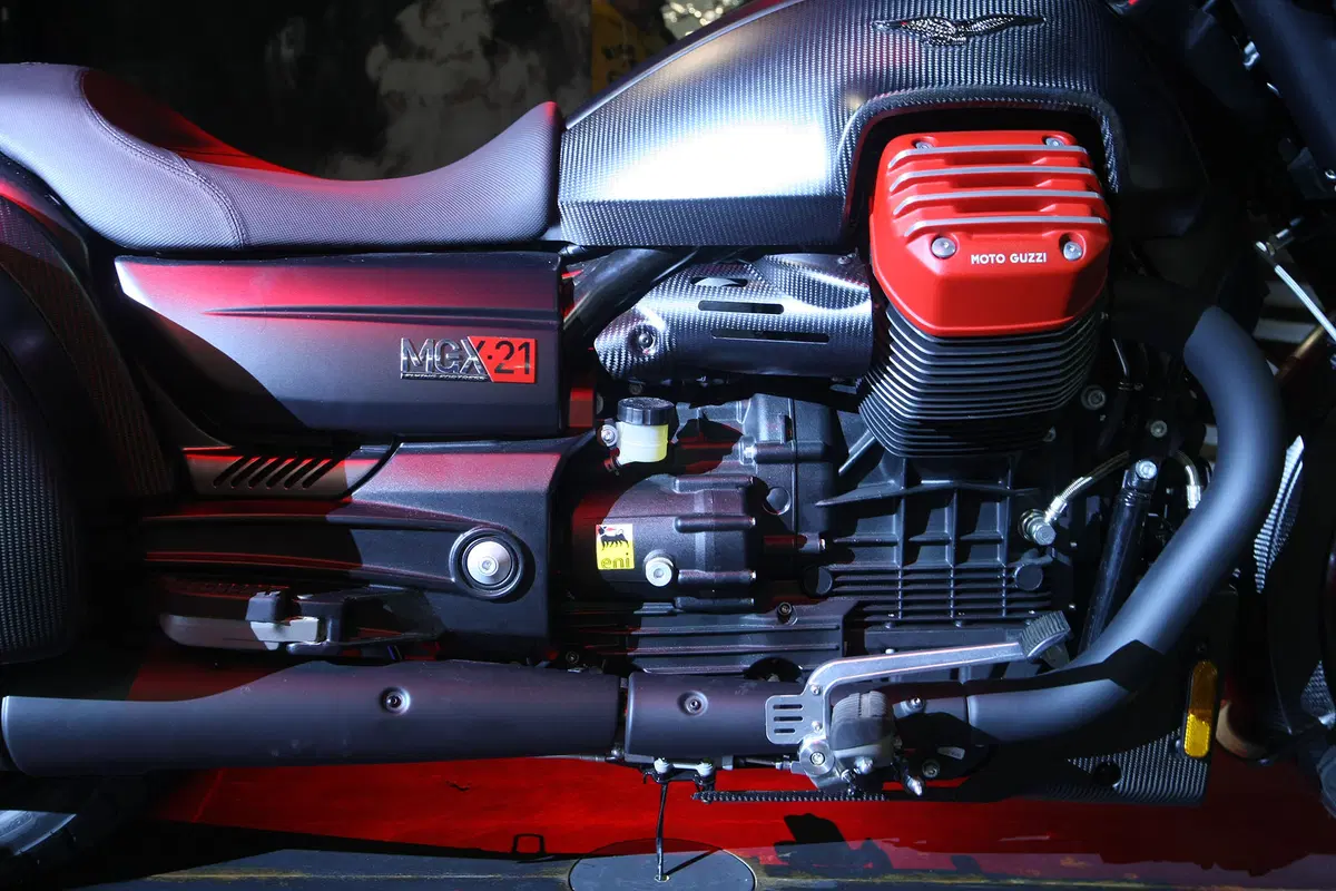 EICMA 2015: Moto Guzzi MGX21 Flying Fortress (9)