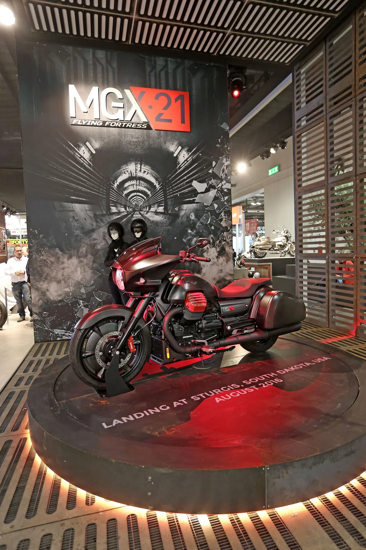 EICMA 2015: Moto Guzzi MGX21 Flying Fortress (3)