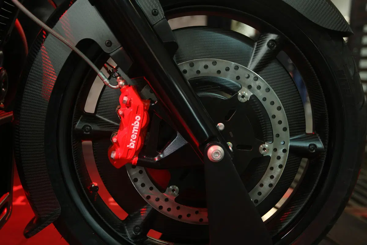 EICMA 2015: Moto Guzzi MGX21 Flying Fortress (10)