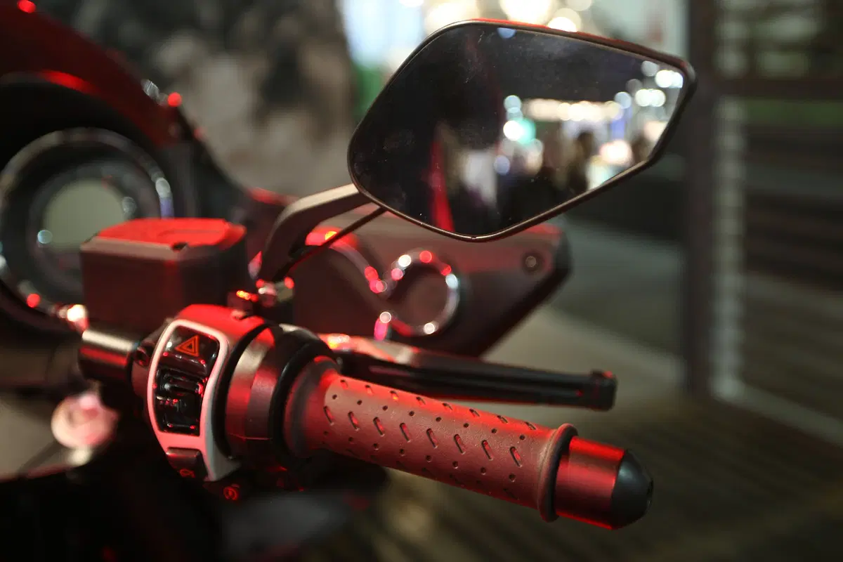 EICMA 2015: Moto Guzzi MGX21 Flying Fortress (13)